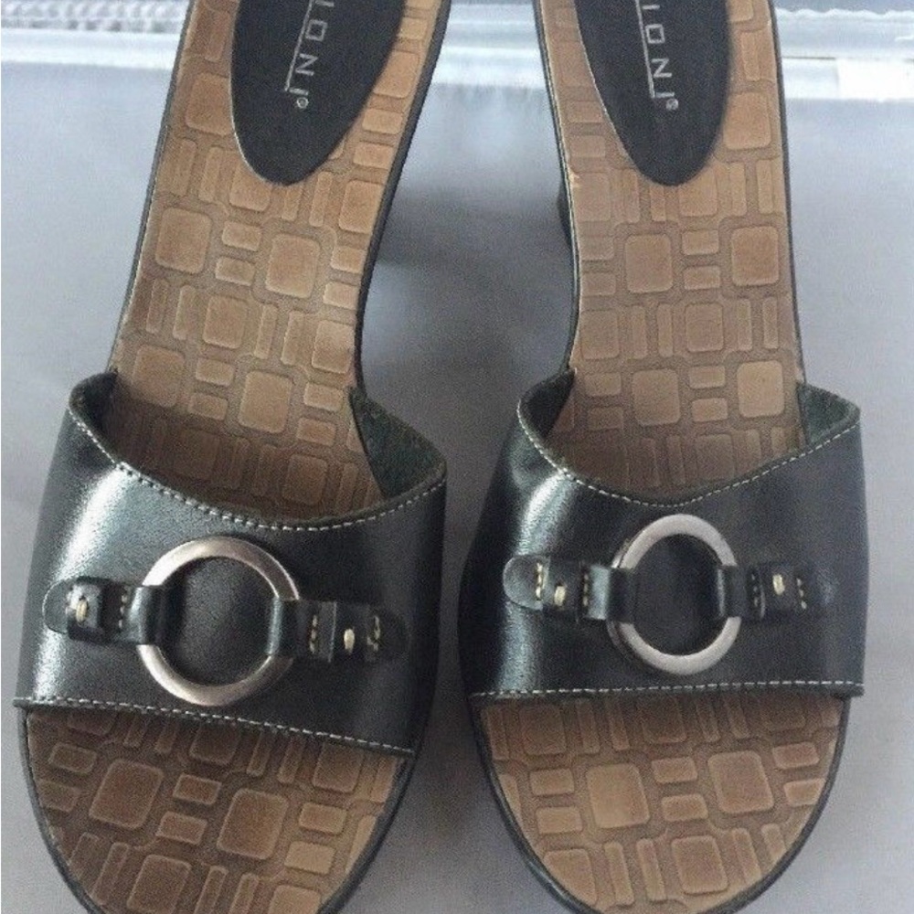 Fioni Black Leather Wedge Heels Size 8.5 New